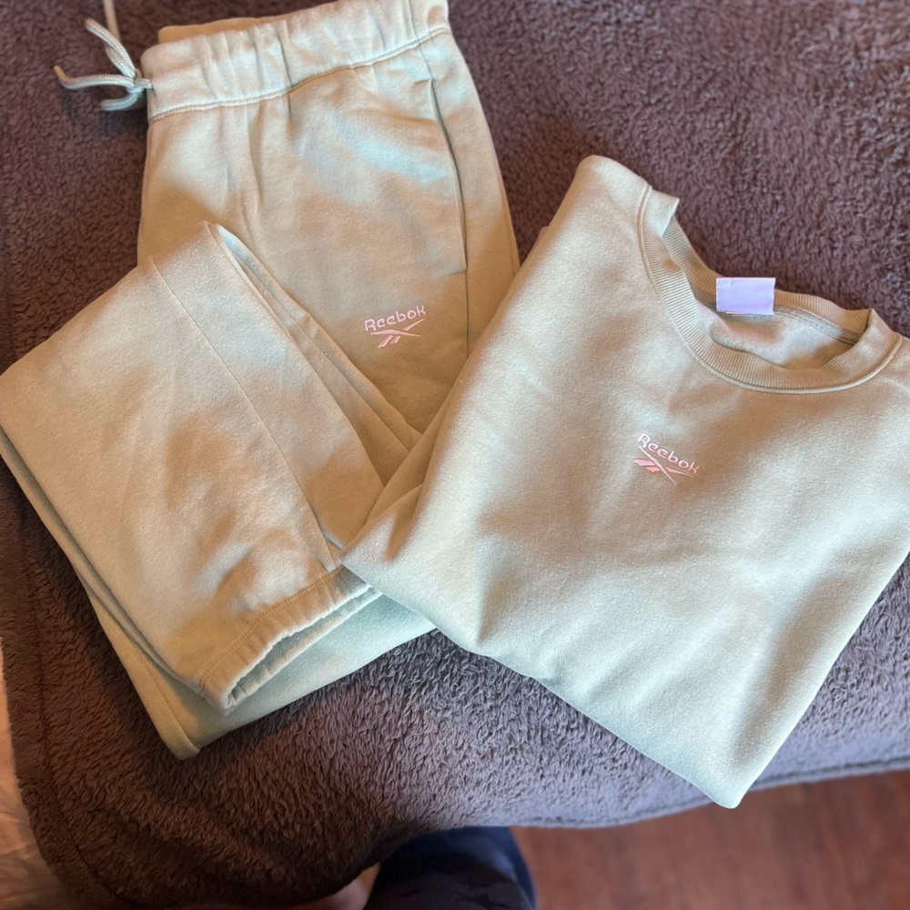 Women's Reebok sweatsuit set